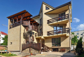 Yuzhniy Veter Guest House